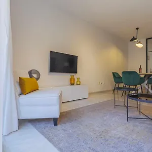 apartamento-vialia-malaga.hotelsinnerja.org/